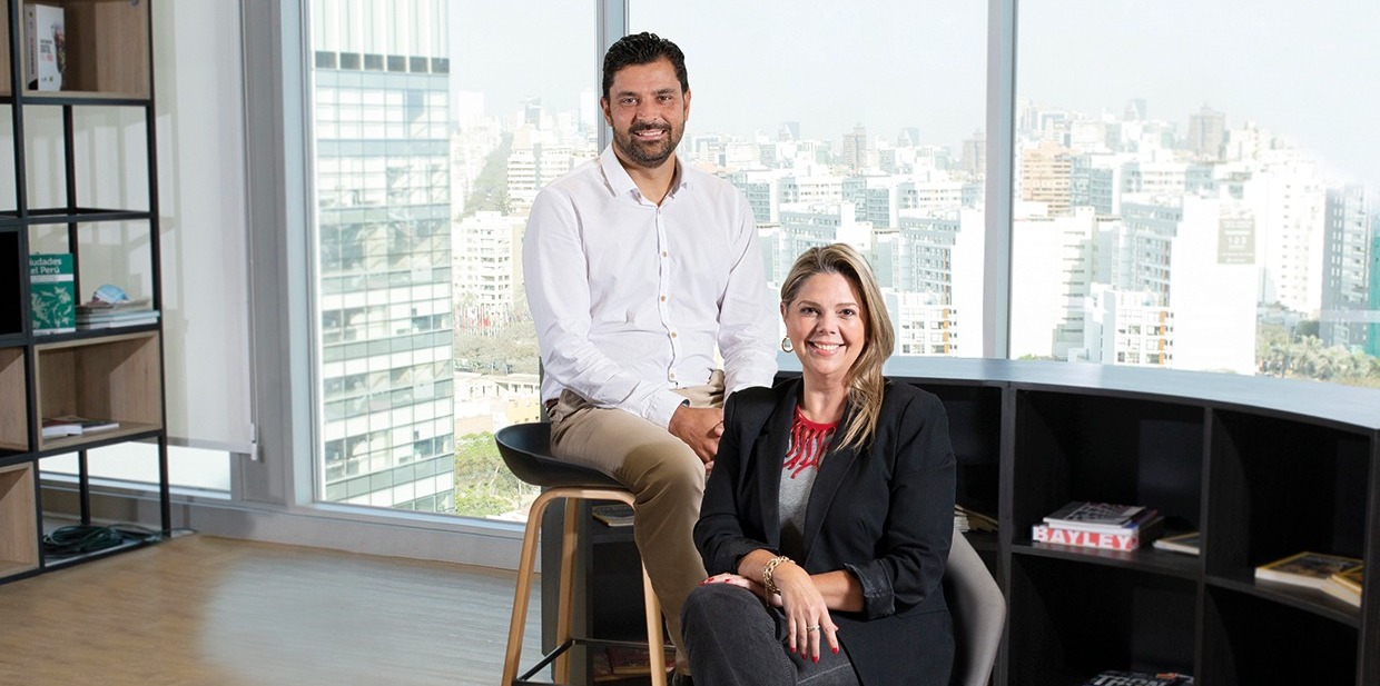 Roberto Fernández y Regina Quintero Directores de NTT DATA Perú