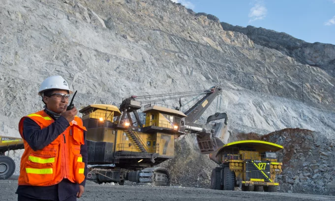 Minería: Inversiones cayeron 17% Minería: Inversiones cayeron 17% en noviembre y PBI sectorial se contrajo 4%, según SNMPEen noviembre y PBI sectorial se contrajo 4%, según SNMPE