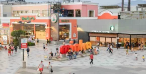 Centenario vende el centro comercial y mercado modelo "Minka" a la chilena Parque Arauco