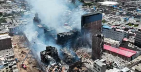 Incendio en Centro de Lima: tardarían hasta el domingo en extinguir llamas