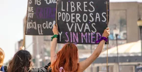 ¿Cómo se vive el feminismo en redes? Estudio revela que en Perú el interés por la igualdad de género cae 28%