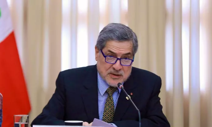 Las declaraciones de Ernesto Bustamante y el rol de las mujeres en la ciencia: realidad vs. discurso