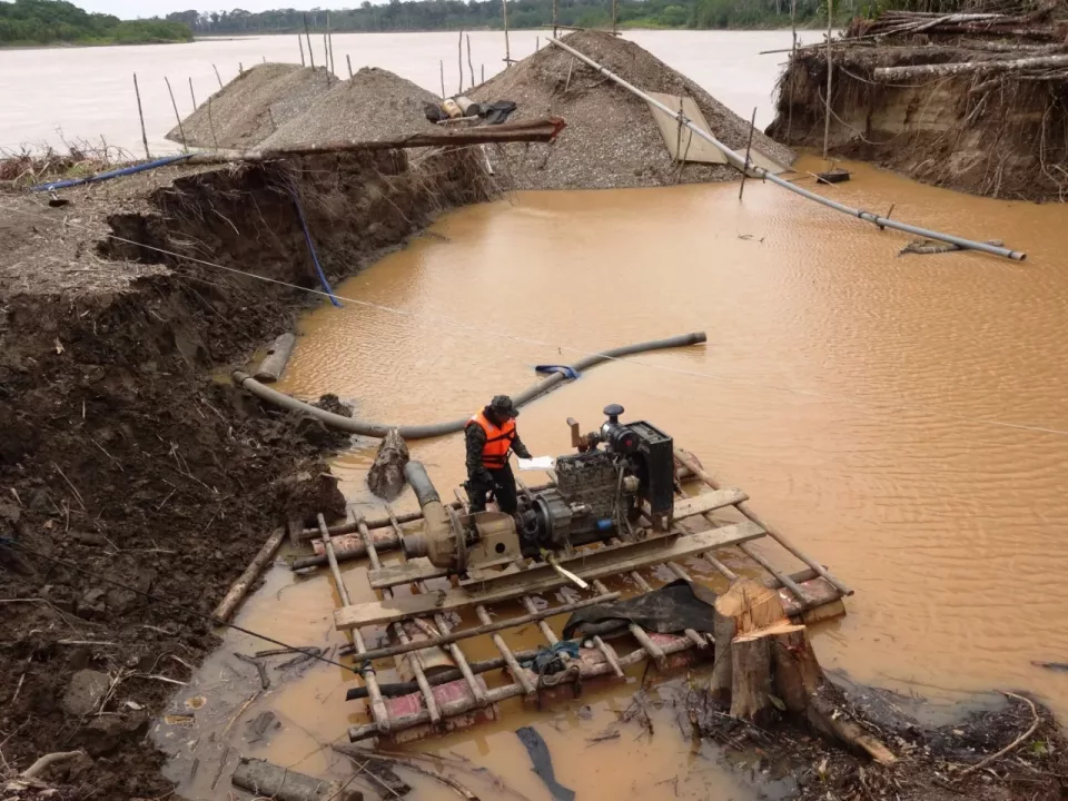 Minería ilegal de oro se dispara con apoyo del Estado: US$7,415 millones y una ola de violencia
