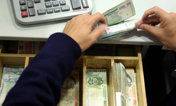 8 de cada 10 peruanos considera insuficiente su salario