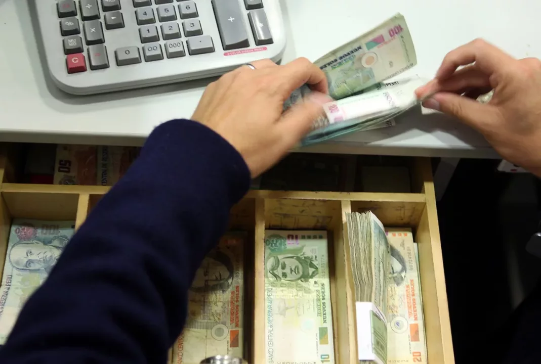 8 de cada 10 peruanos considera insuficiente su salario