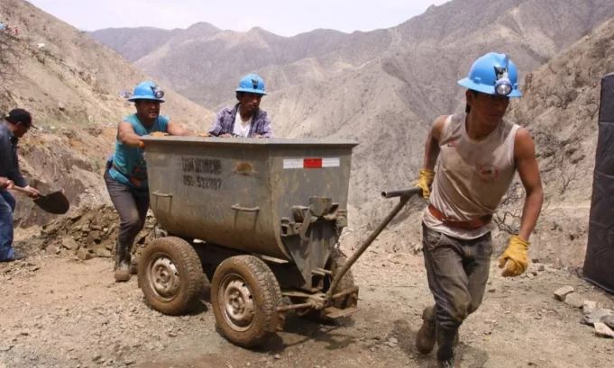 Minería: Gobierno elimina el Reinfo hereditario mientras el Congreso promueve un nuevo marco que podría perpetuar la informalidad