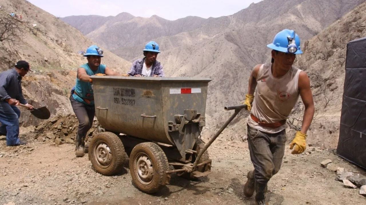 Minería: Gobierno elimina el Reinfo hereditario mientras el Congreso promueve un nuevo marco que podría perpetuar la informalidad