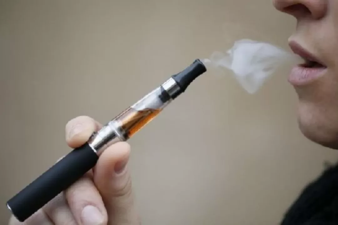 Aumenta el consumo de alcohol y cigarrillos electrónicos entre escolares peruanos, con mayor impacto en adolescentes mujeres