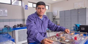 Ante alta demanda laboral, Pronabec lanza beca para estudiar carreras técnicas en más de 80 institutos