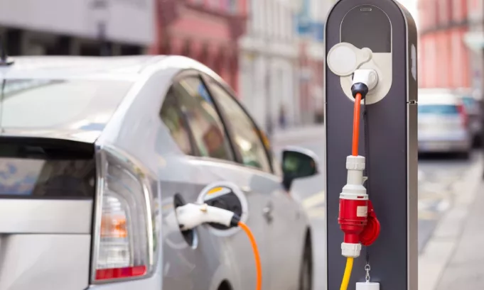 Ventas de vehículos electrificados crecen en Perú y se duplican los eléctricos puros en el primer semestre