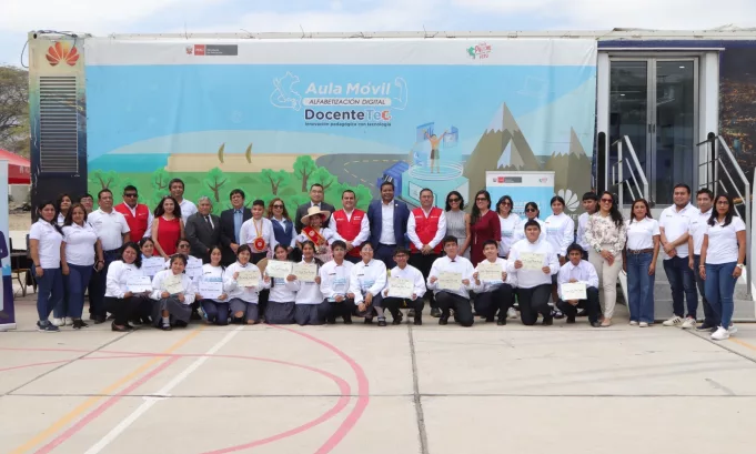 Aula Móvil de Huawei y MINEDU culmina con éxito su recorrido 2025 y supera la meta de alfabetización digital