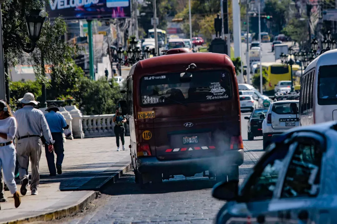 Advierten que en el Perú el 16% de los vehículos tienen más de 15 años y el 80% usa diésel