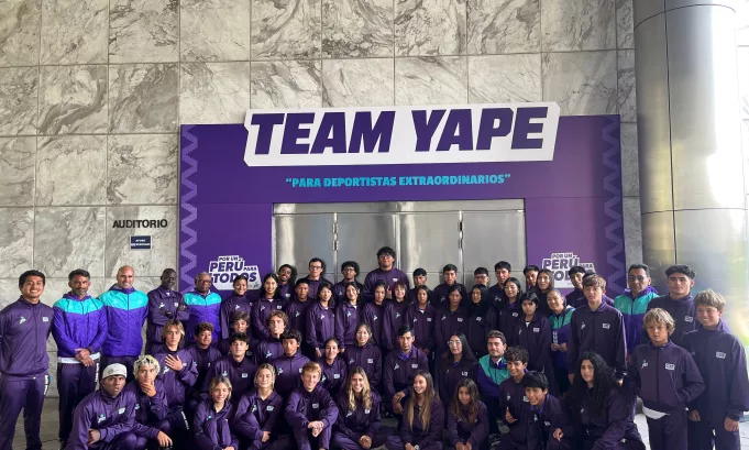 Yape lanza el “Team Yape” para respaldar a 53 deportistas peruanos de surf y atletismo