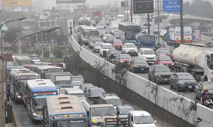 Perú en riesgo de incumplir compromisos de transporte sostenible al 2030, advierte la AAP