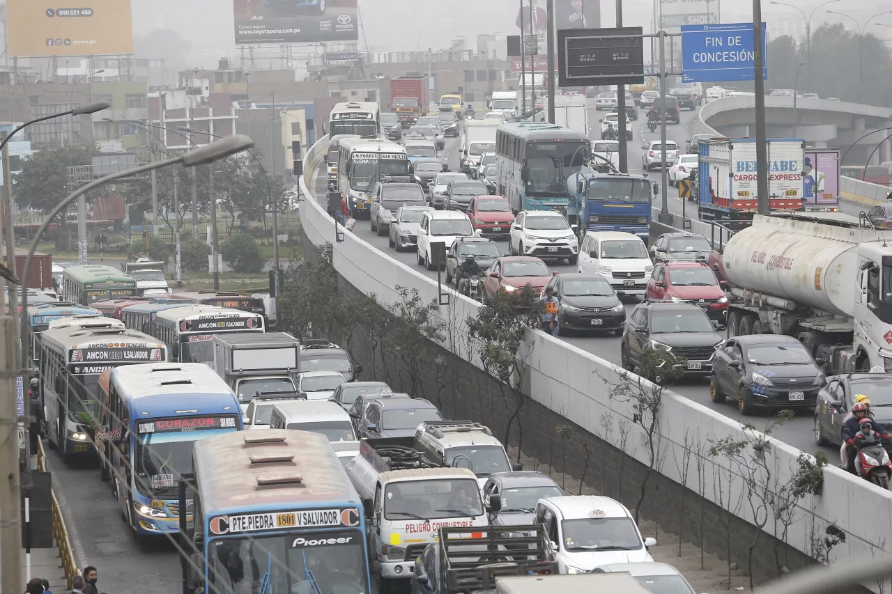 Perú en riesgo de incumplir compromisos de transporte sostenible al 2030, advierte la AAP