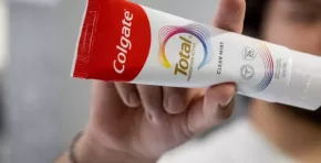 Retiran del mercado peruano más de 3 millones de pastas dentales Colgate ante riesgo de lesiones bucales