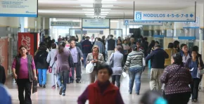 La demora de citas y operaciones se ha intensificado tras la pandemia de COVID-19.