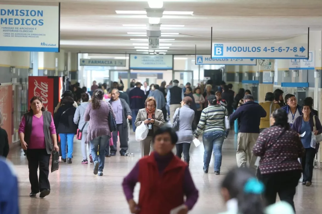 La demora de citas y operaciones se ha intensificado tras la pandemia de COVID-19.