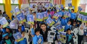 La propuesta busca ampliar el acceso al idioma inglés en comunidades alejadas con apoyo del robot Kipi y su sistema interactivo de enseñanza.