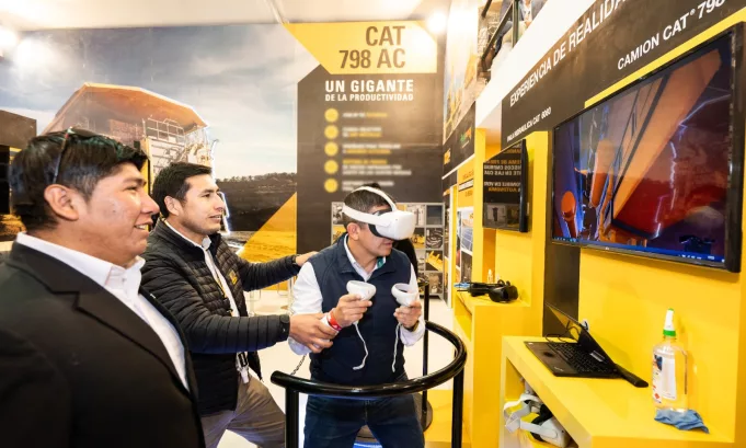En el auditorio del stand, expertos de Ferreyros abordarán las ventajas de la autonomía en camiones mineros y perforadoras, entre otros temas.