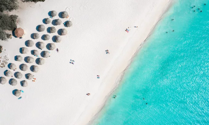 La Promesa Aruba funciona como un pacto simbólico que cada visitante suscribe con la isla.