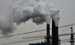 Los expertos advierten que relajar los compromisos ambientales debilitaría la competitividad europea frente a economías que ya apuestan por industrias limpias.