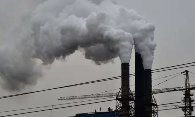 Los expertos advierten que relajar los compromisos ambientales debilitaría la competitividad europea frente a economías que ya apuestan por industrias limpias.