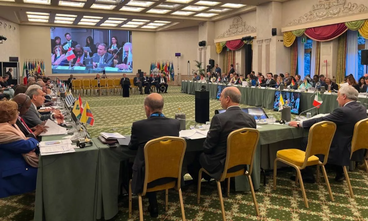 Durante la conferencia, el canciller Schialer presentó a Perú como socio estratégico.