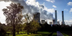 El aumento récord de gases de efecto invernadero refleja la falta de acción climática global y pone en duda el cumplimiento del Acuerdo de París.