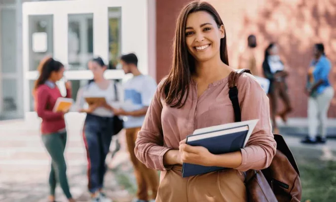 El logro marca un hito para la educación superior peruana, aunque persisten retos en investigación y financiamiento.