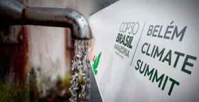 En Belém, sede de la COP30, miles de familias negras enfrentan cortes constantes de agua y la falta de saneamiento. Foto: Stakeholders.