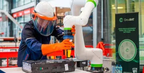Suiza presenta un sistema robótico que transforma el reciclaje de baterías de autos eléctricos, automatizando su desmontaje, recuperando materiales valiosos y potenciando la economía circular. Conoce los avances clave del proyecto CircuBAT.