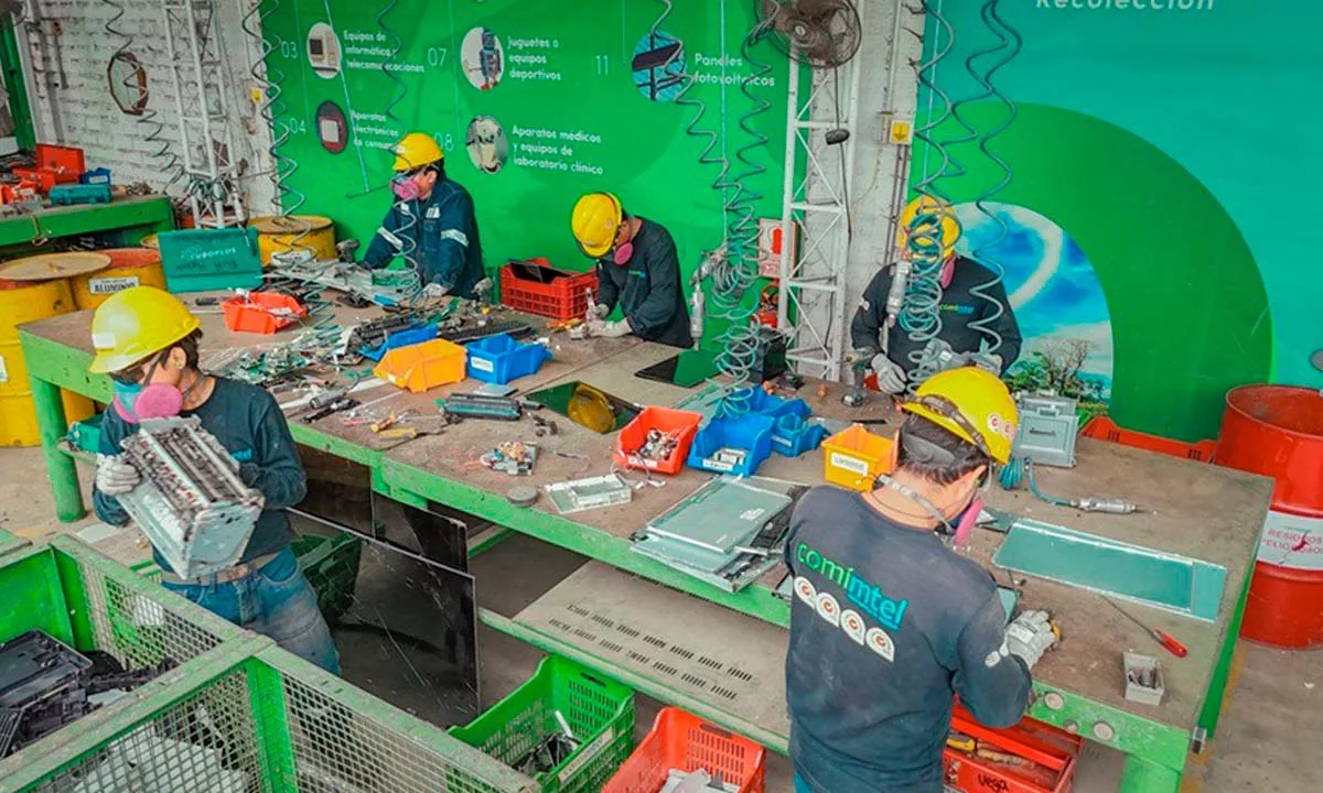 La Navidad incrementa los residuos electrónicos, pero una gestión formal de RAEE puede convertir este problema en valor ambiental, económico y social para las organizaciones.