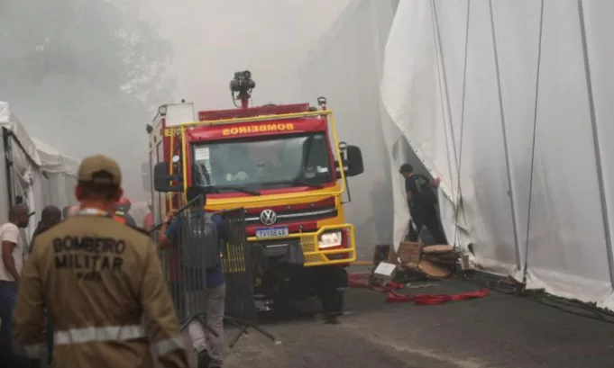 Incendio en la COP30 de Brasil provoca evacuación masiva y suspensión temporal del evento. No hay heridos, pero se detuvieron las negociaciones sobre la transición global.
