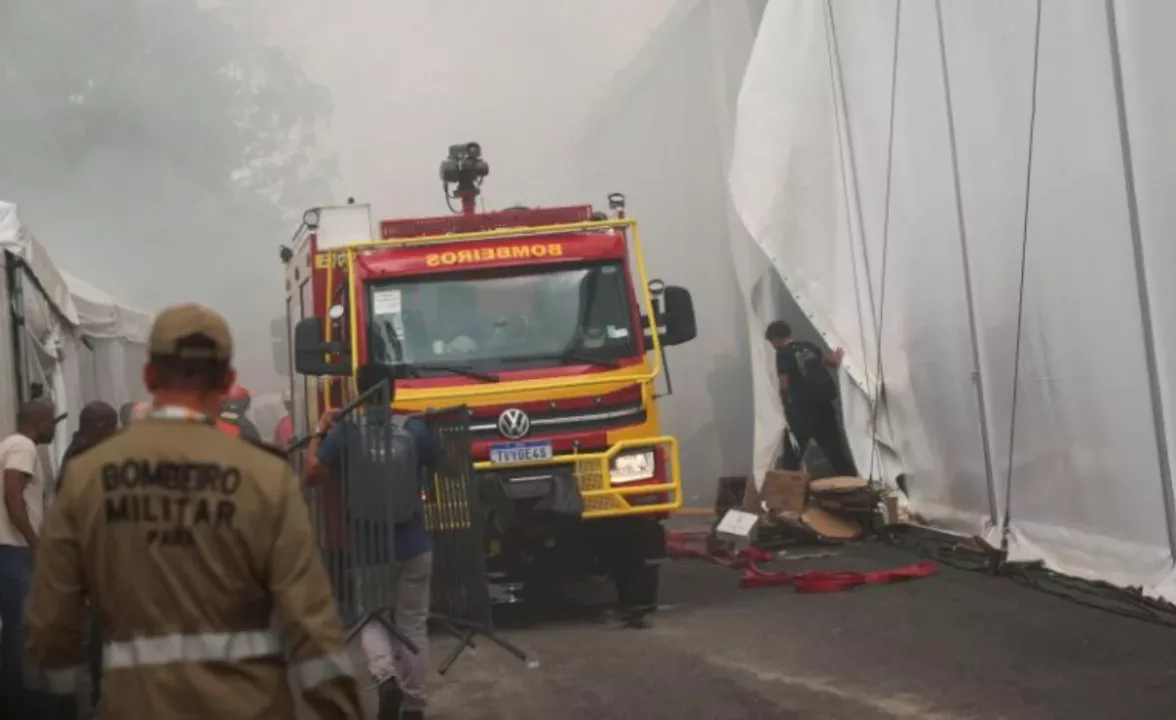 Incendio en la COP30 de Brasil provoca evacuación masiva y suspensión temporal del evento. No hay heridos, pero se detuvieron las negociaciones sobre la transición global.