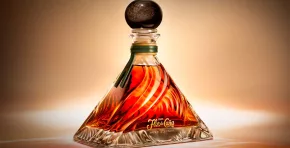 El nuevo Flor de Caña 35 Años, añejado naturalmente durante tres décadas y media, llega en solo 350 decanters a nivel mundial.