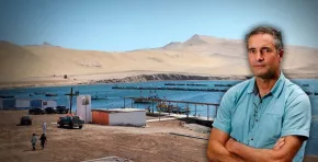 Un sistema híbrido con baterías de ion-litio, monitoreo remoto y acceso satelital a internet permite a la comunidad de Laguna Grande en Ica operar su propia red inteligente y garantizar energía con 99 % de confiabilidad. Foto: Stakeholders.