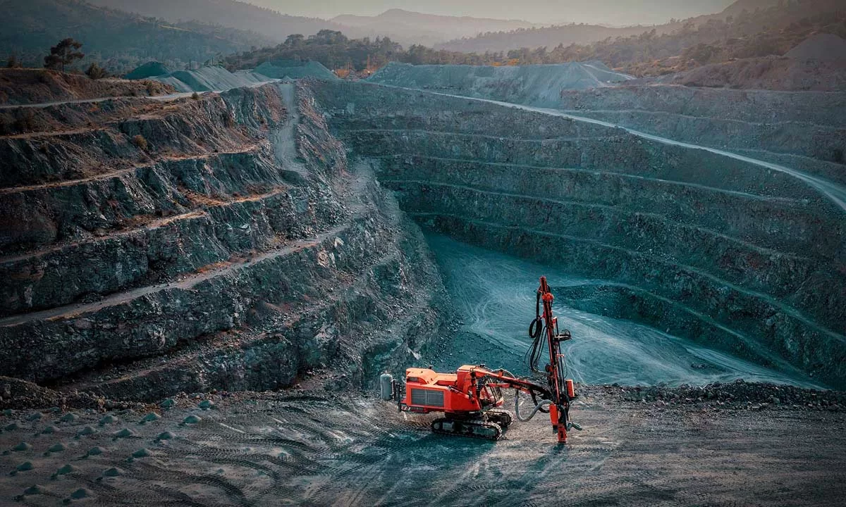 Chile impulsa una nueva era en la minería sostenible con proyectos que buscan recuperar cobalto y níquel desde los relaves.