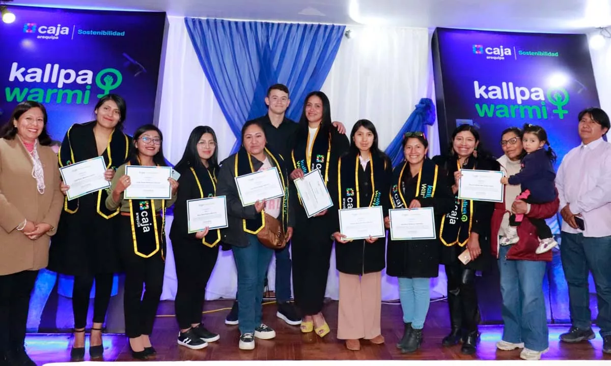 Caja Arequipa finalizó la edición 2025 de Kallpa Warmi, un programa de empoderamiento económico que impulsa el liderazgo de mujeres emprendedoras en cuatro ciudades del Perú mediante educación financiera, innovación y apoyo a emprendimientos sostenibles.