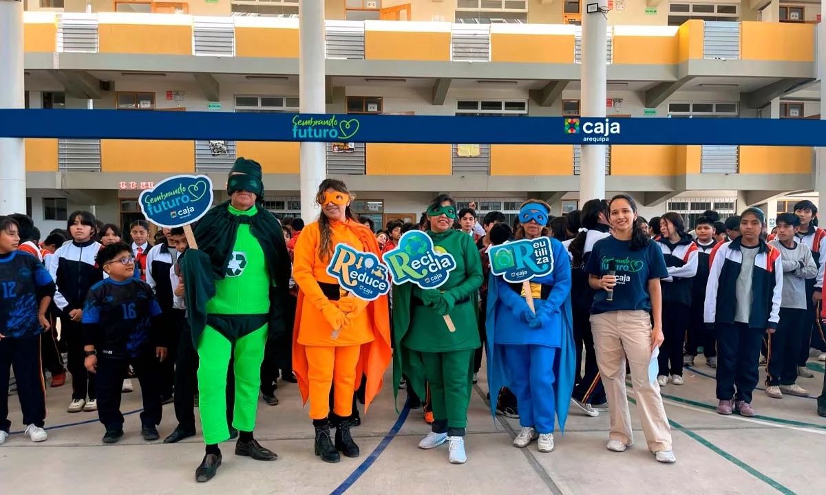 La iniciativa se desarrolló durante todo el año en instituciones educativas de ambas ciudades, con 23 capacitaciones enfocadas en reciclaje, hábitos responsables, toma de decisiones y mejora de espacios escolares mediante Design Thinking.