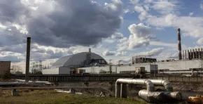 Inspectores internacionales confirmaron daños graves en el escudo protector construido para evitar fugas tras el desastre de 1986 en Chernóbil.