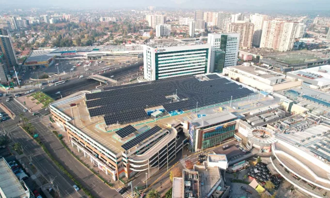 Mallplaza avanza en su estrategia de sostenibilidad al alinear sus objetivos de reducción de emisiones con estándares internacionales, integrando la cadena de valor en su camino hacia el Net Zero y una operación más responsable.