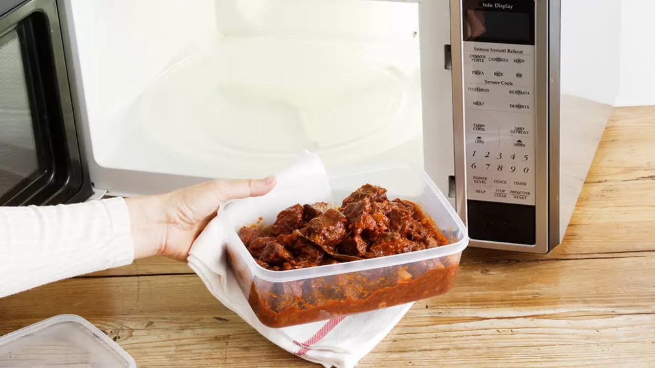 Los investigadores advierten que los microplásticos podrían estar interfiriendo directamente en el funcionamiento del cerebro.