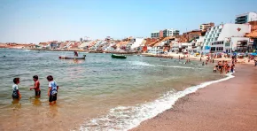 Digesa alertó que más del 60 % de las playas evaluadas en el país no cumple los estándares sanitarios, debido a contaminación por coliformes fecales, residuos sólidos y deficiencias en infraestructura básica.