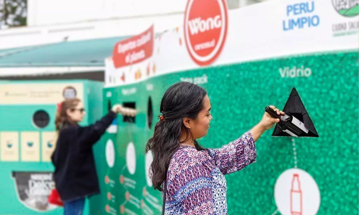 • Las personas que más reciclen durante la campaña podrán llevarse gift cards de S/200, S/150 y S/80.
