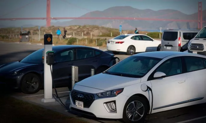 Investigadores de la Universidad del Sur de California confirmaron, a través de datos satelitales, que el crecimiento de los vehículos eléctricos contribuyó a disminuir el dióxido de nitrógeno en barrios californianos.