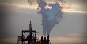 Las compañías estatales lideran las emisiones globales del sector fósil; el estudio advierte que su creciente concentración eleva las barreras políticas para acelerar la acción climática y la transición energética.