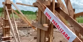 • Por sectores, el rubro transportes y comunicaciones concentra 631 obras públicas paralizadas, lo que representa el 28.6% del total nacional.