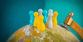 Marsh y Zurich analizan los principales riesgos globales identificados por el Foro Económico Mundial para 2026 y la próxima década, destacando el impacto de la geopolítica, el clima, la tecnología y la fragmentación social en la toma de decisiones empresariales.