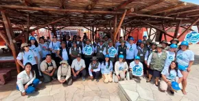 Guardianes del Mar busca proteger la biodiversidad del litoral con cinco ejes de acción; guardaparques y los Guerreros de Paracas lideran limpieza de playas, control del turismo y vigilancia para frenar la degradación de estos ecosistemas.